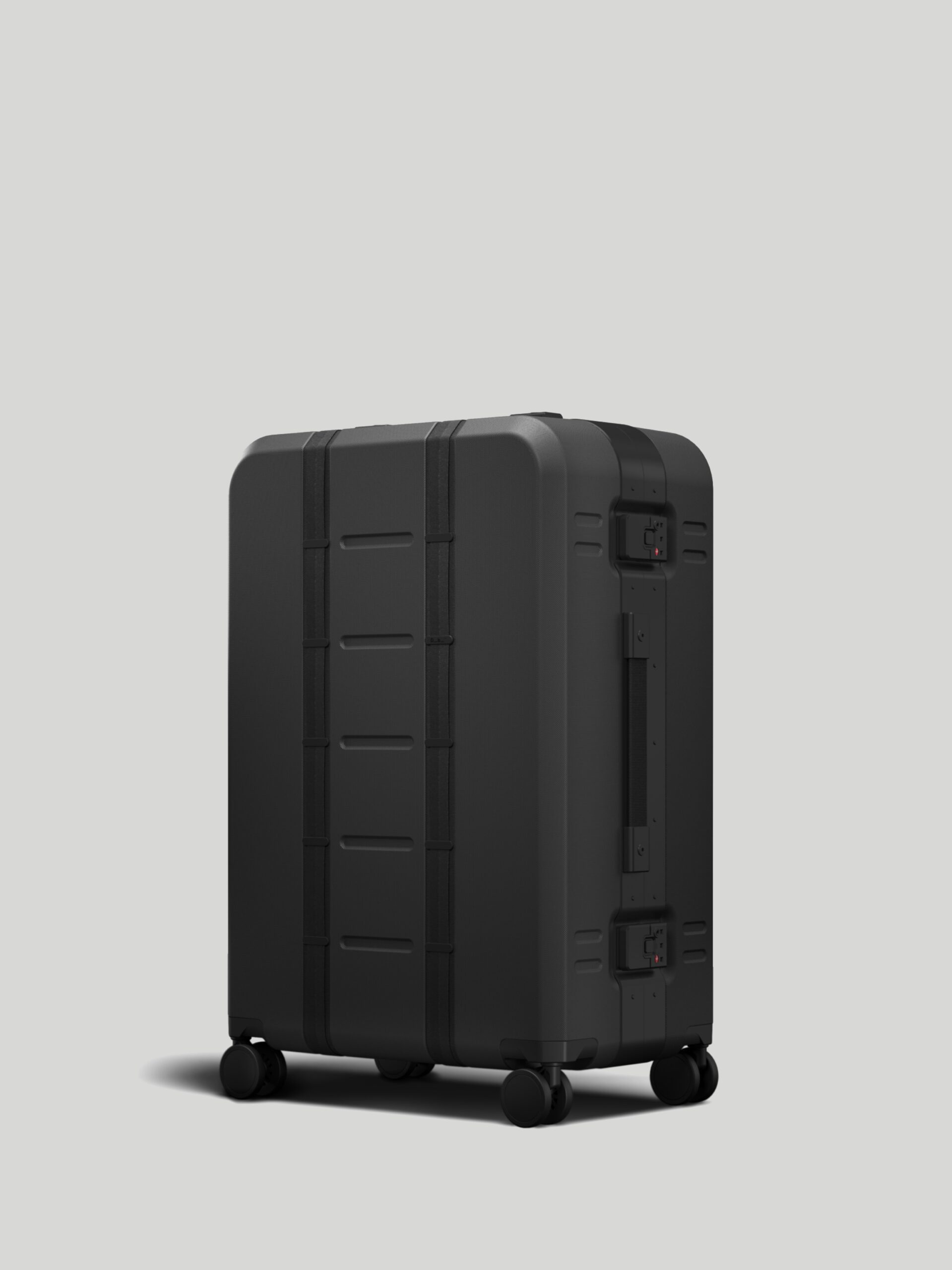 Ramverk Pro Check-in Luggage Large Black Out