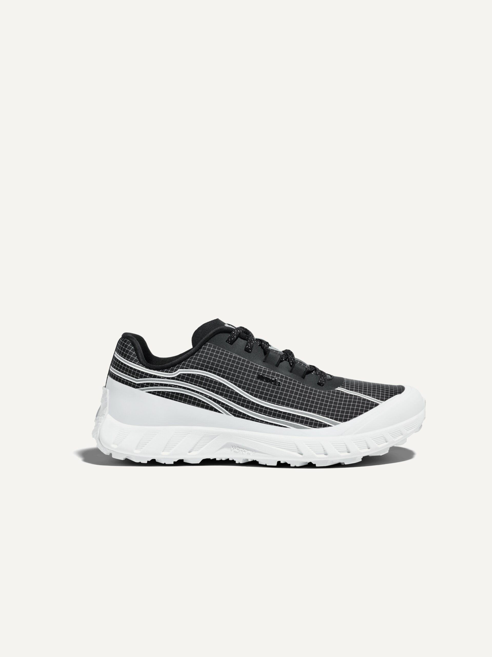 002 – M – Summit Black