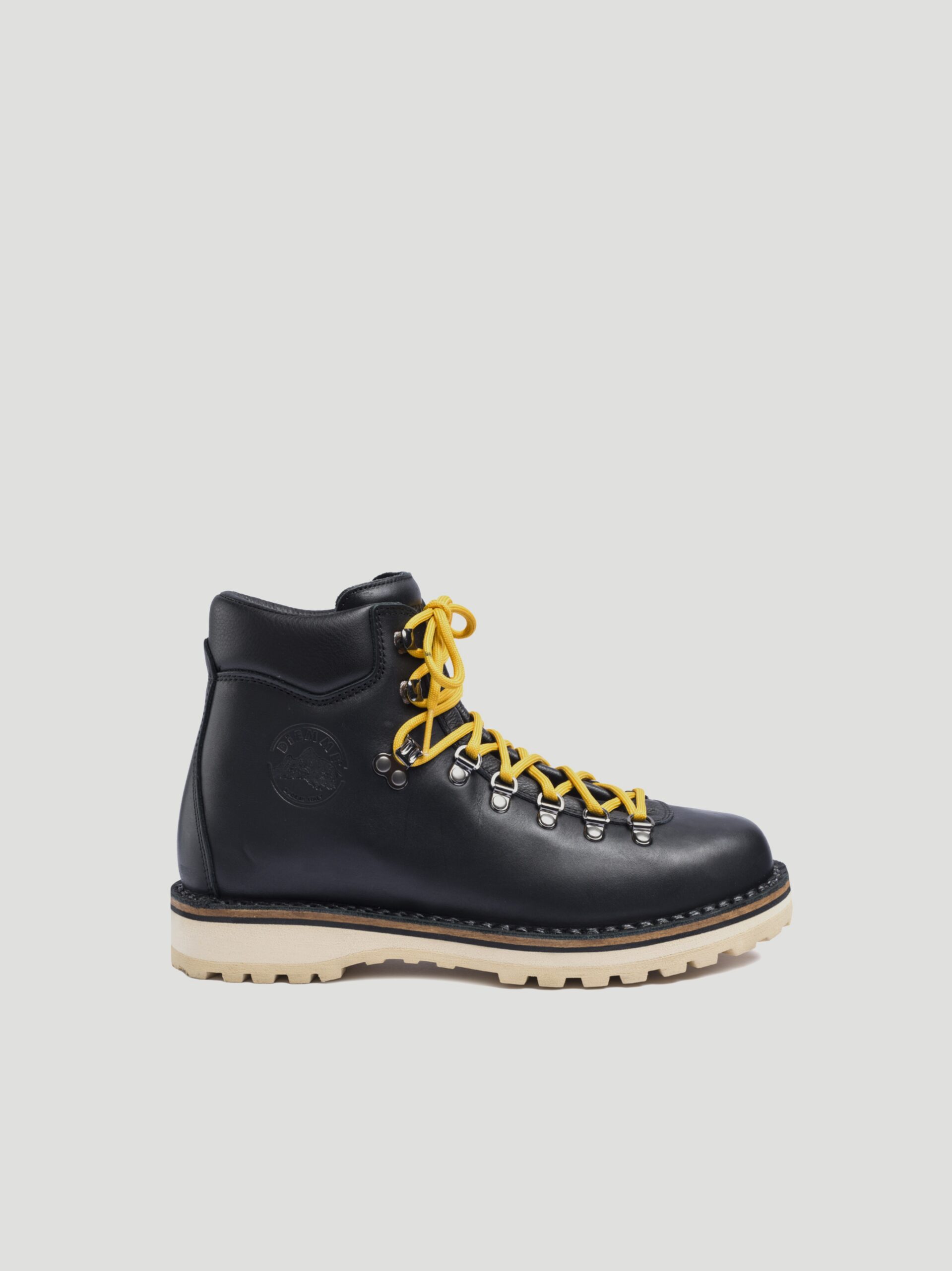Roccia Vet Black Full Grain M
